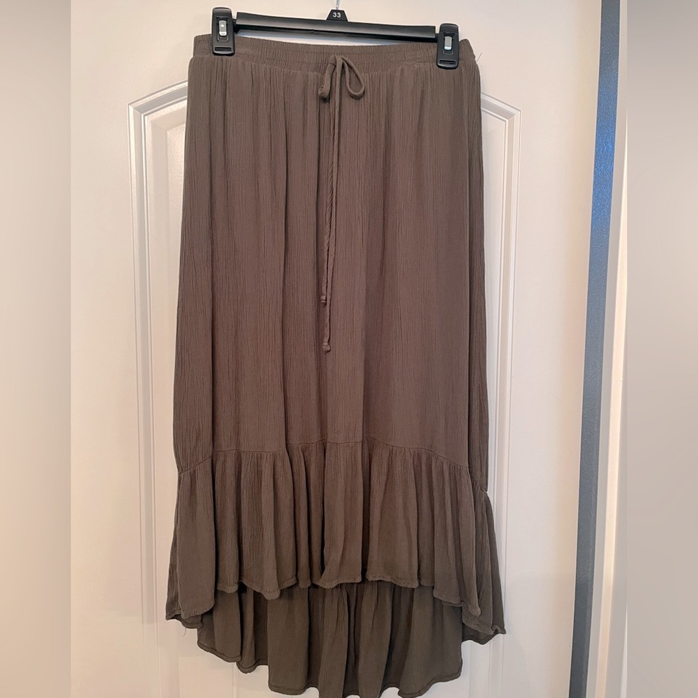 Green high-low skirt, new w/o tags